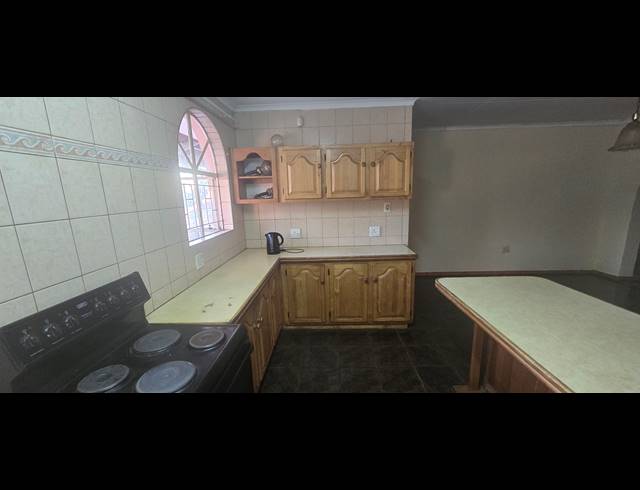 4 BEDROOM FREESTANDING FOR SALE IN FAUNA PARK
